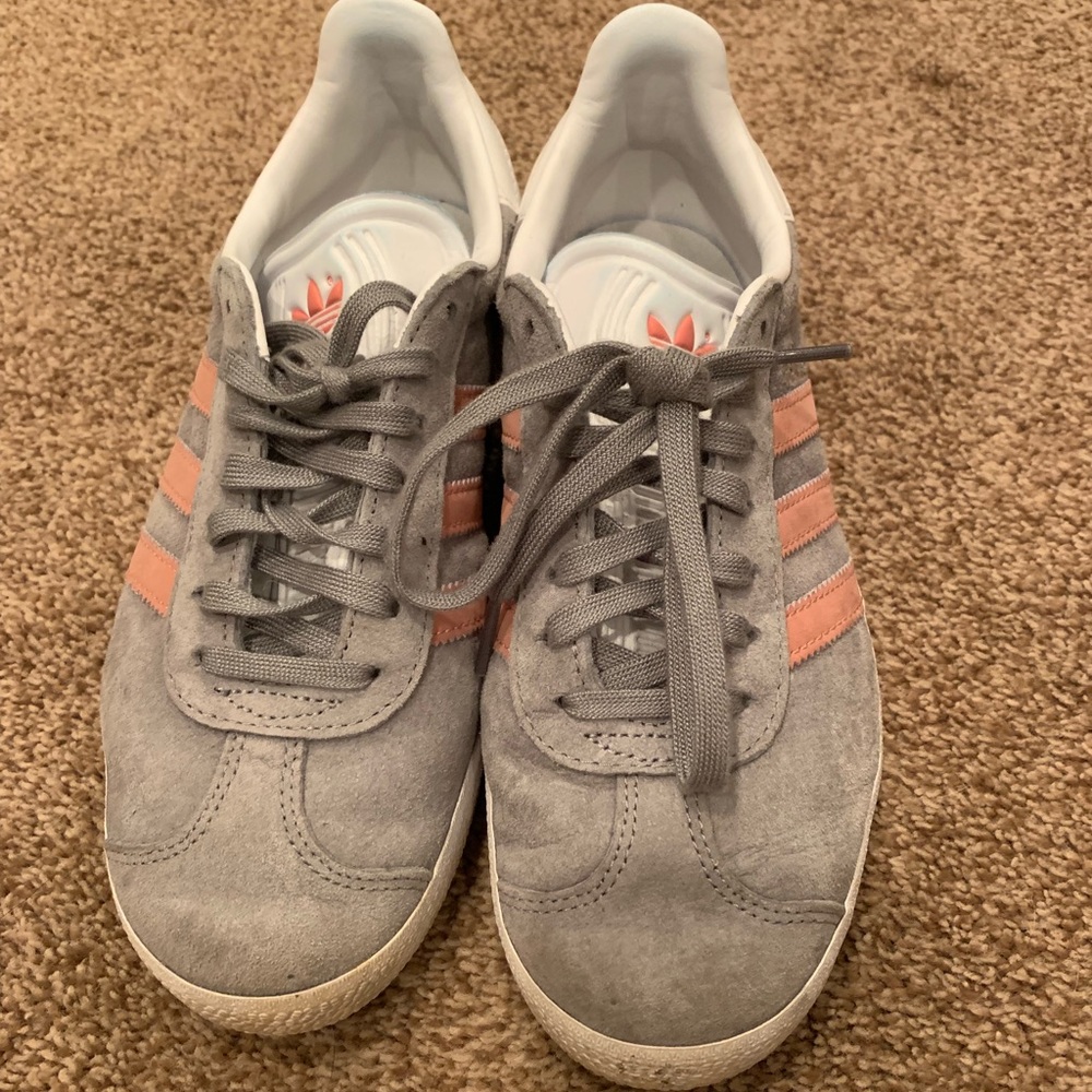 Grey and pink Gazelles: size 6